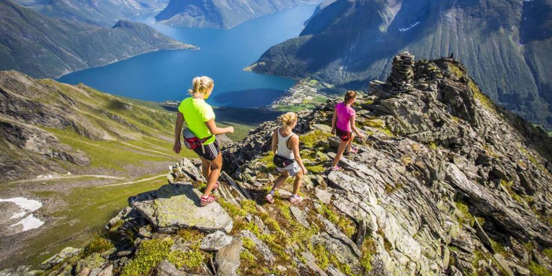 Wandelen-bij-de-fjorden-in-Noorwegen