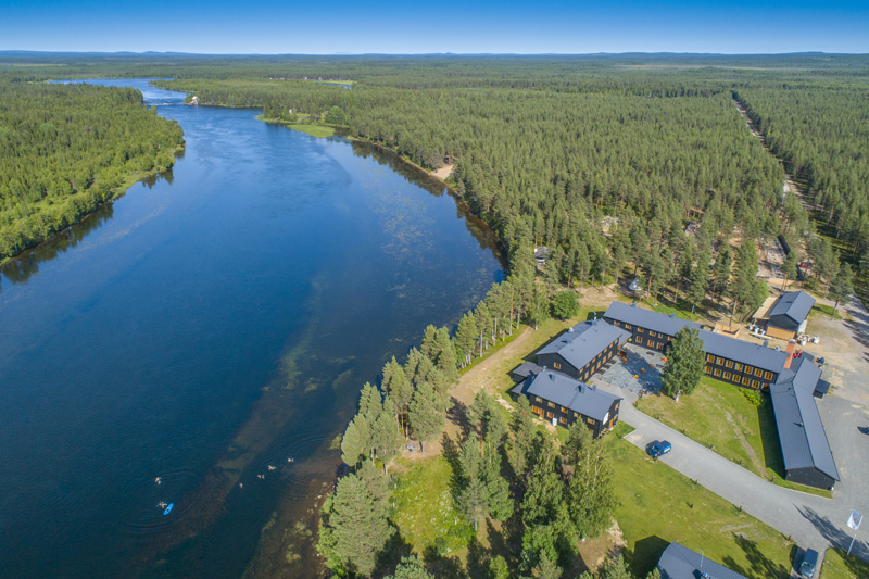 Arctic River Lodge in Zweden in de zomer © Fotograf Michael Törnkvist