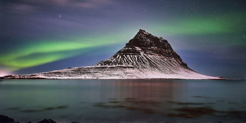 Aurores boréales en Islande-kirkjufell-berg