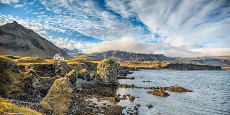 IJsland-zomersfeer-met-huisje