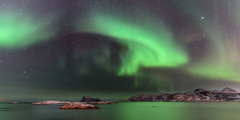 Noorderlicht-weerkaatst-boven-de-Vesteralen-eilanden