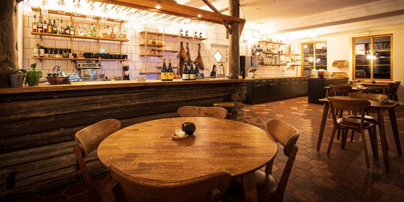 Restaurant-van-de-Arctic-River-Lodge