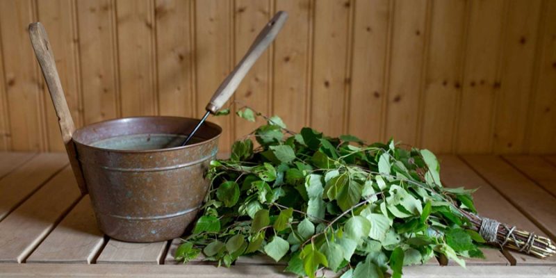 Sauna-in-Finland-berkenbladeren