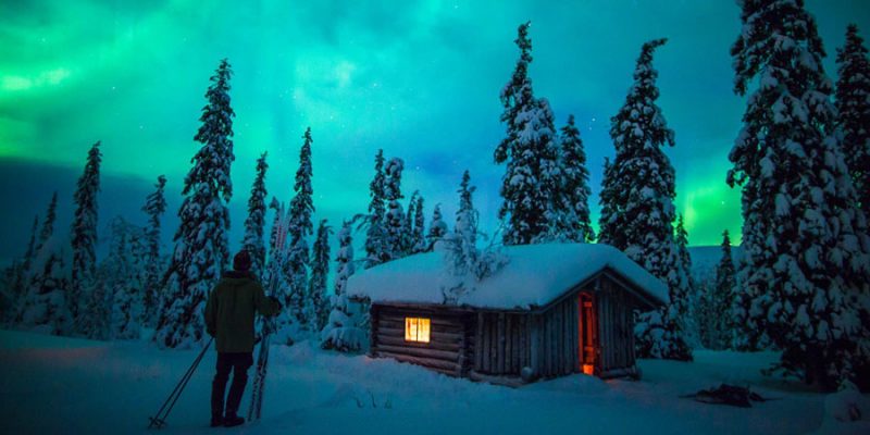 Harriniva sous une aurore boréale