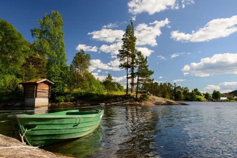 Bateau dans un fjord