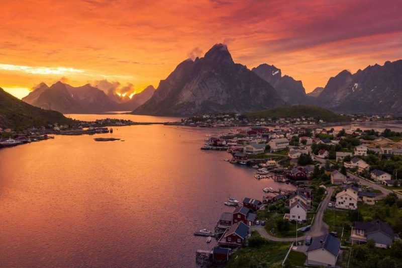 Soleil de minuit dans les Lofoten