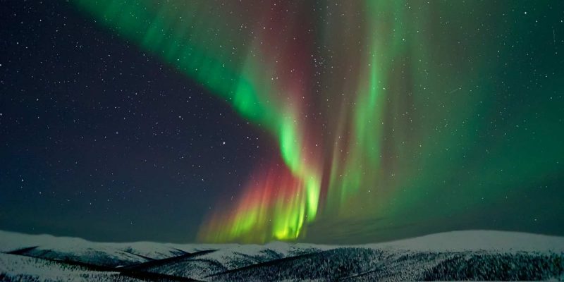 Observation des aurores boréales lors d'un voyage d'exploration