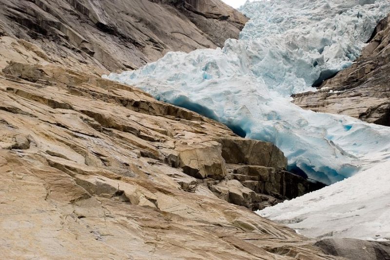 Brikstalbreen gletsjer bij de Nordfjord.