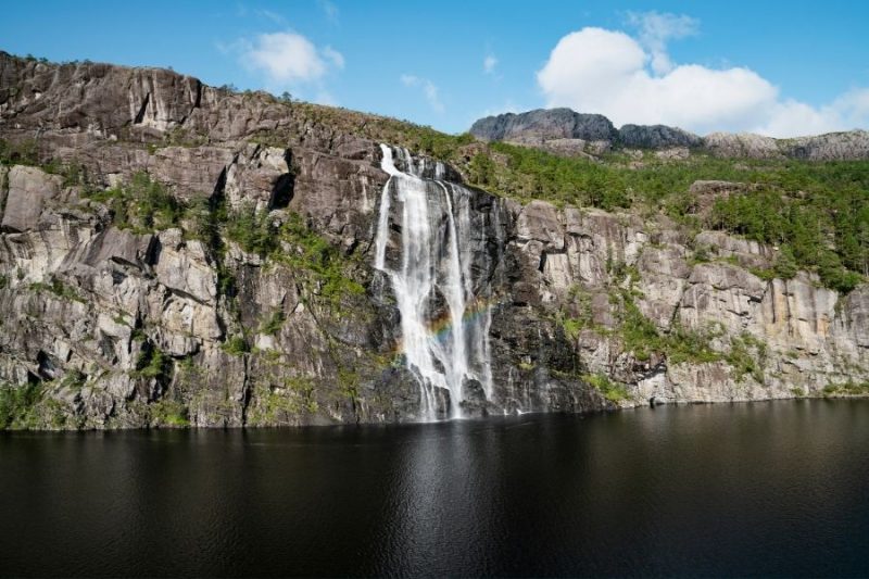 Bruidssluier waterval bij de Geirangerfjord.