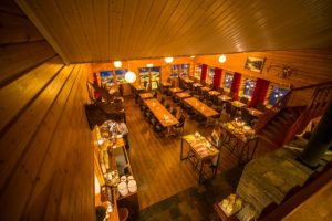 Het gezellige restaurant.