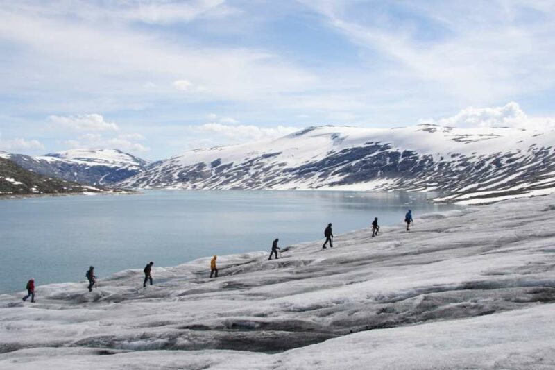 Randonnée sur le glacier Jostedalsbreen en Norvège_Styggevatnet_Austdalsbreen_shutterstock_25030426