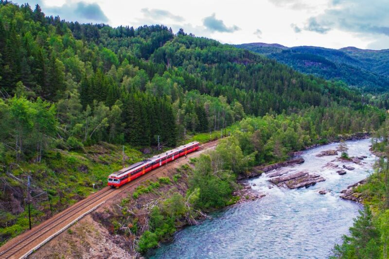 Le train de Bergen entre Oslo et Bergen - voyage en train à travers la Norvège
