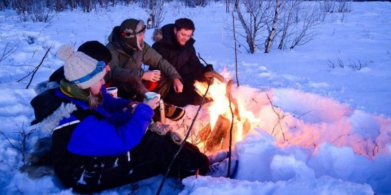 Pause au cours d'un tour en traineau à chiens